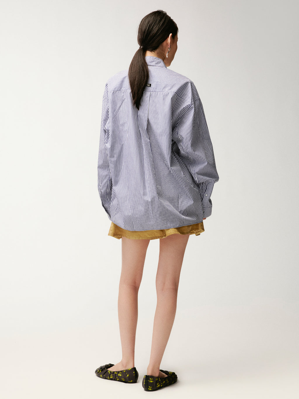 Sad bear jacquard appliqué pintuck shirt