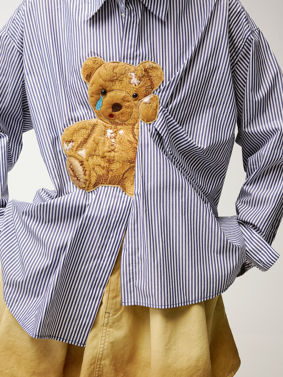 Sad bear jacquard appliqué pintuck shirt