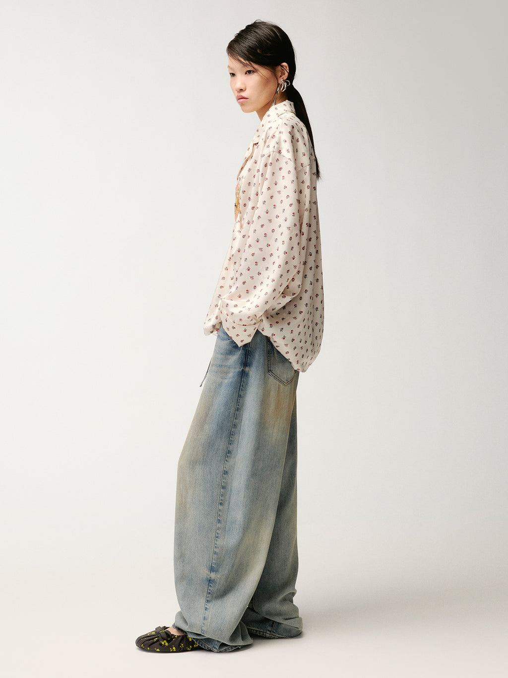 Sad bear jacquard appliqué pintuck shirt