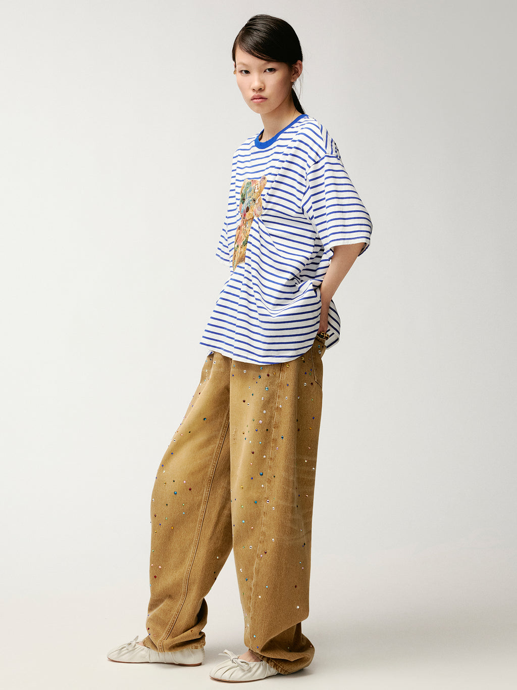 Sad bear appliqué embroidery pintuck T-Shirt