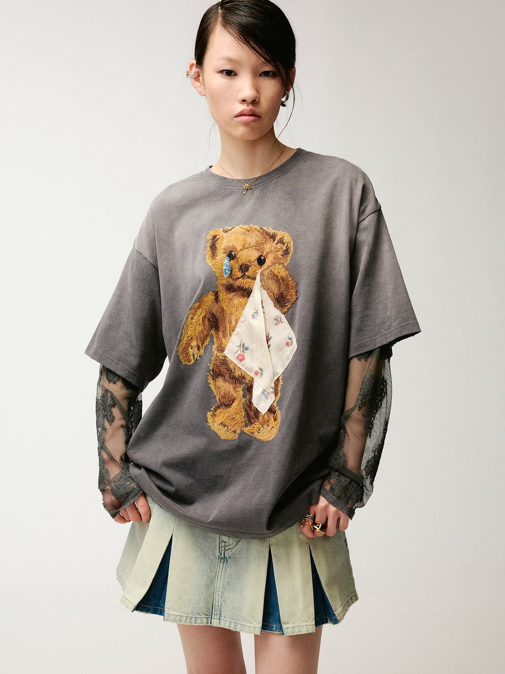 Sad bear appliqué embroidery faux two-piece T-Shirt