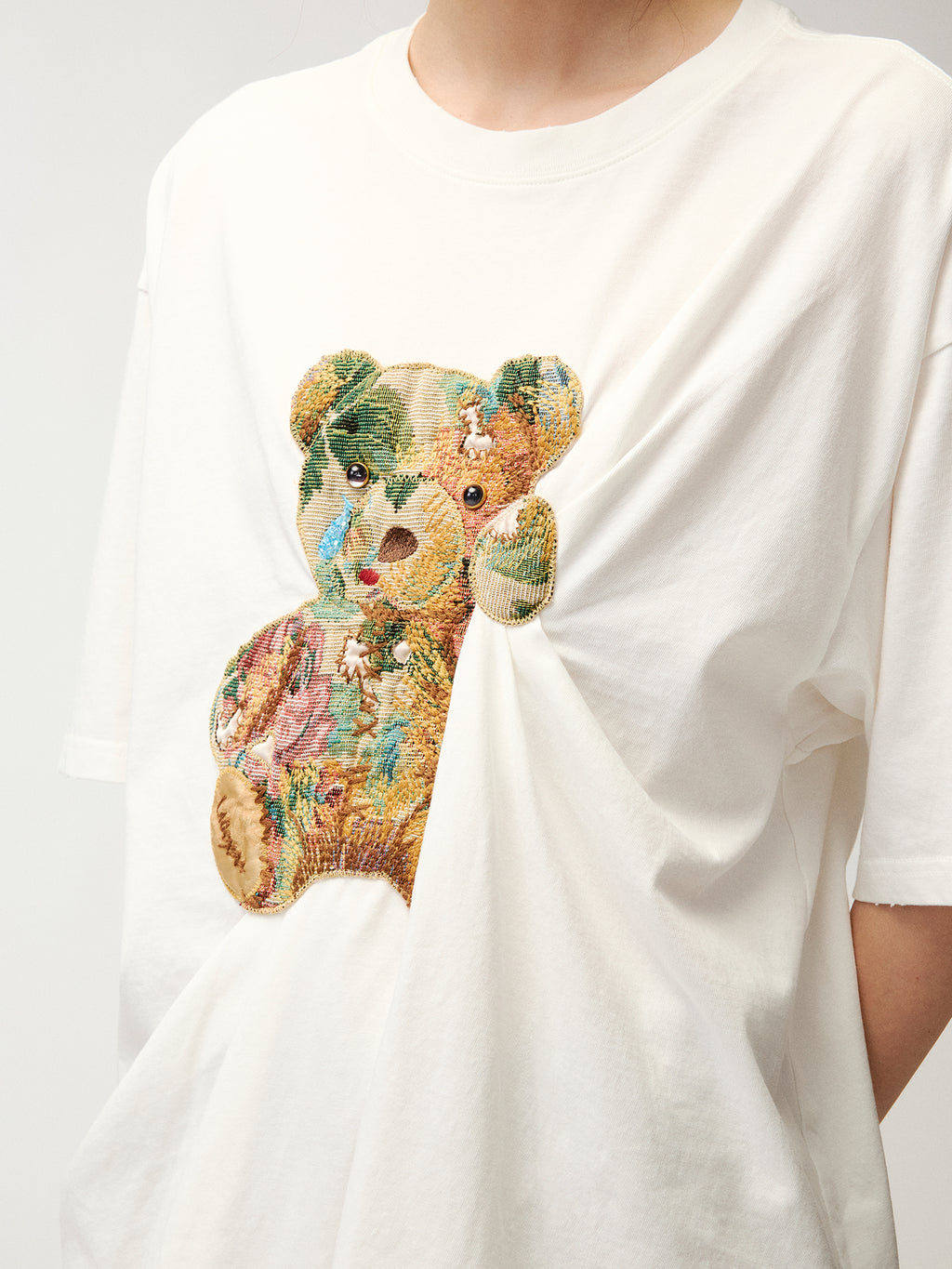 Sad bear jacquard appliqué pintuck T-Shirt