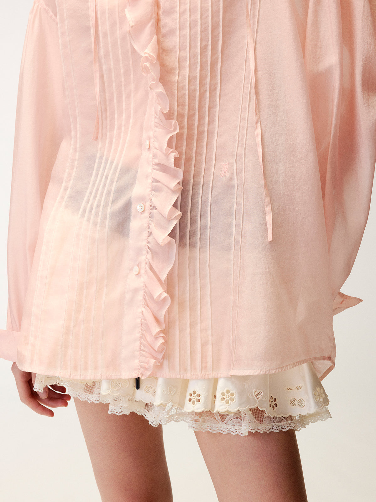 Cold-dyed ruffled hooded shirt