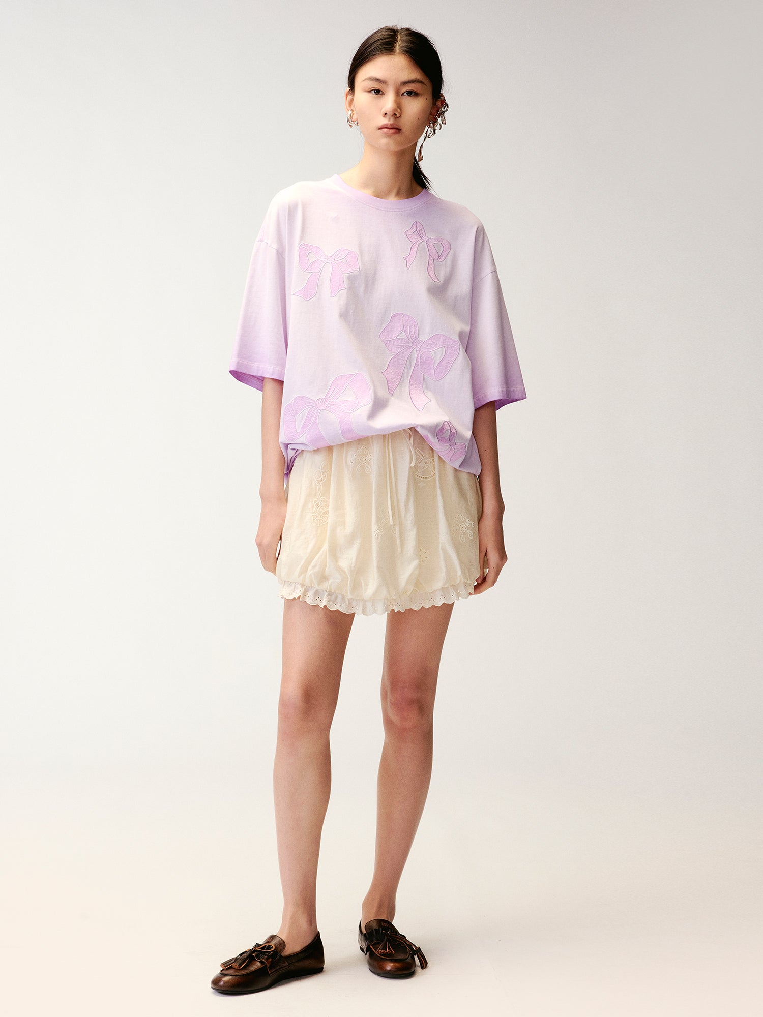Bow appliqué embroidered T-shirt