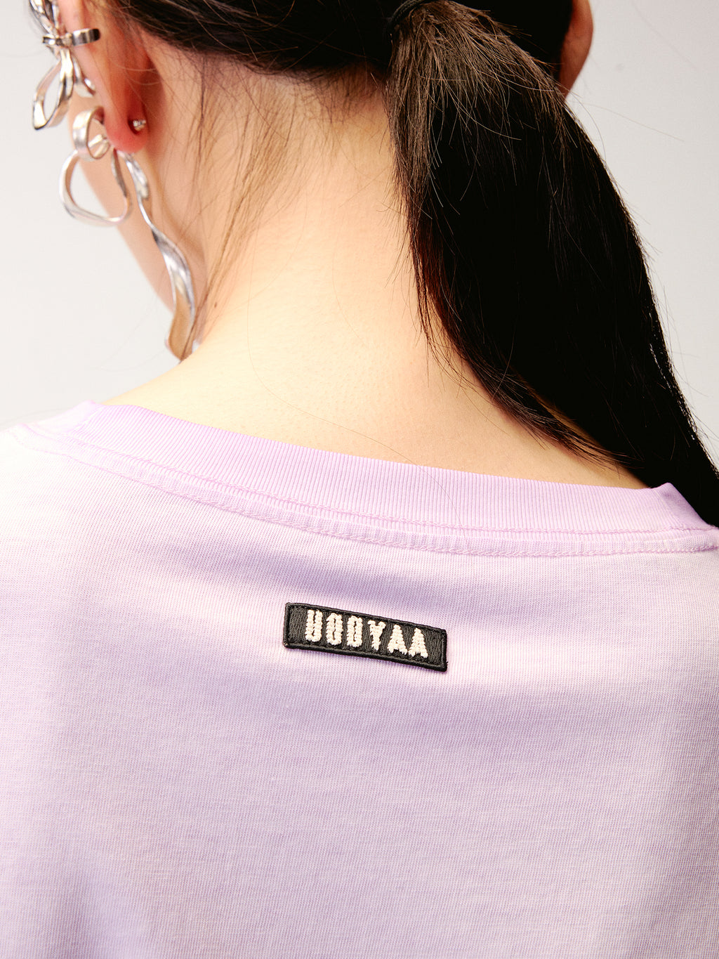 Bow appliqué embroidered T-shirt
