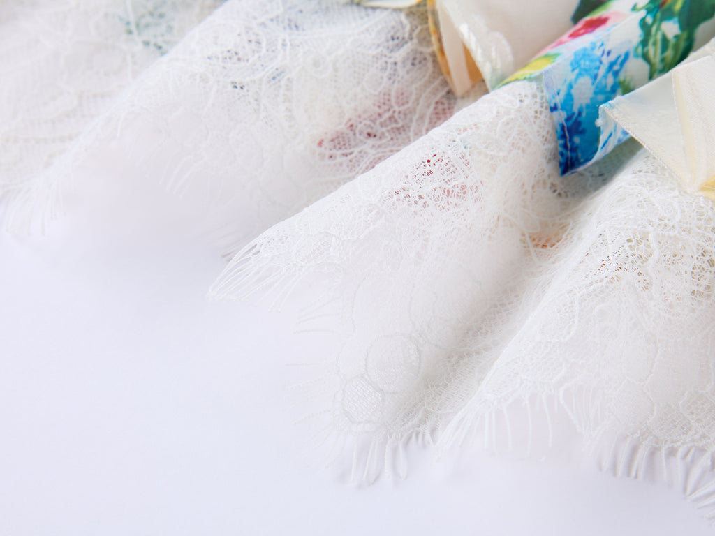 Floral and insect print lace pleated skirt