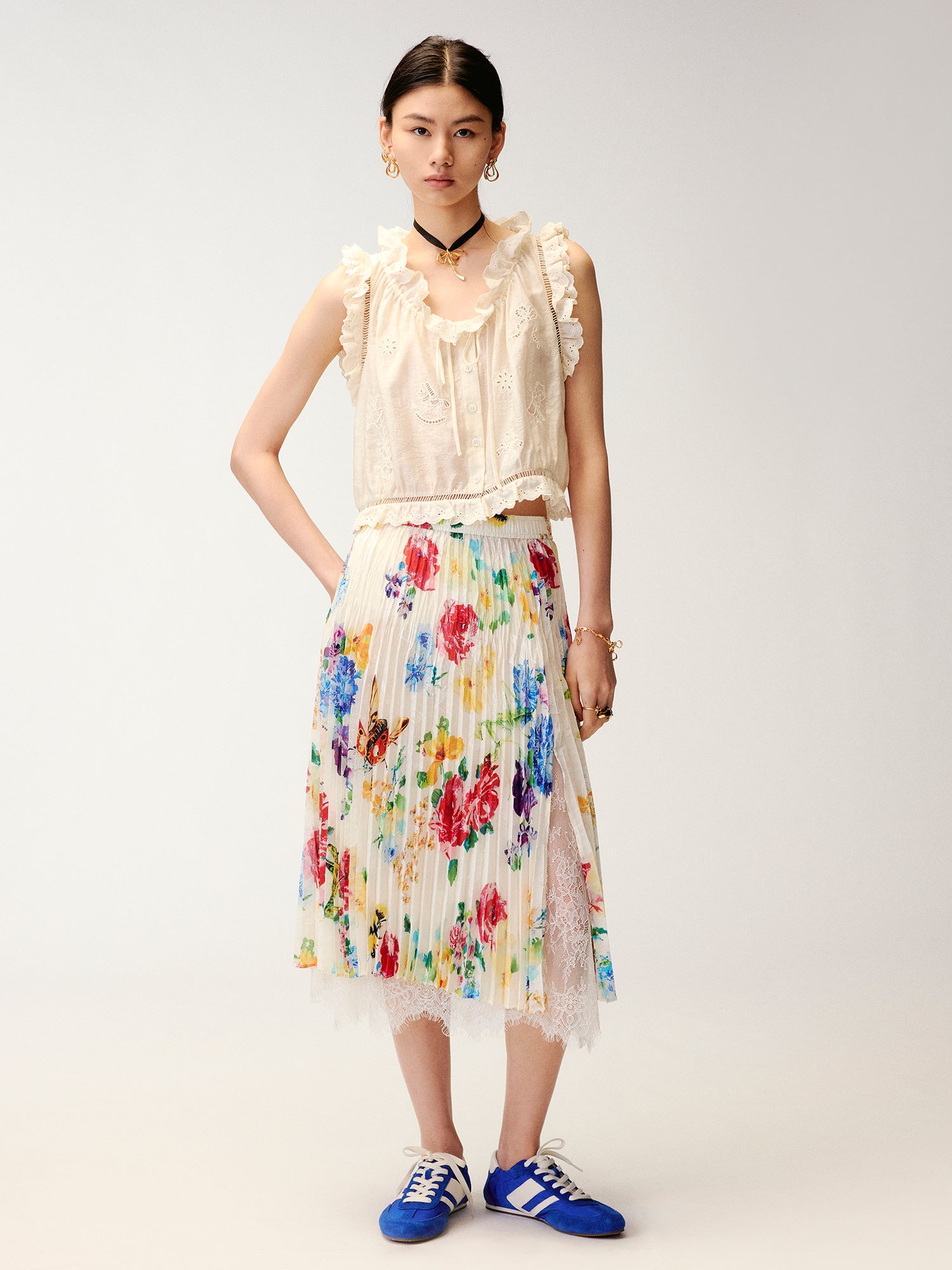Floral and insect print lace pleated skirt