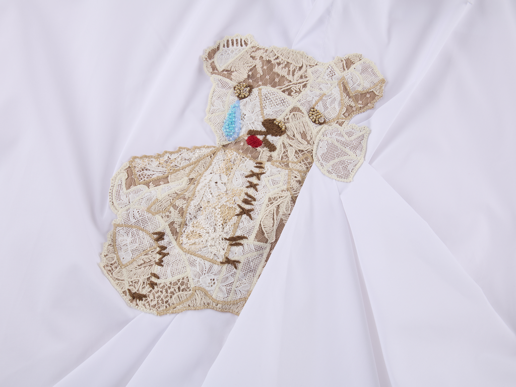 Lace appliqué pleated shirt
