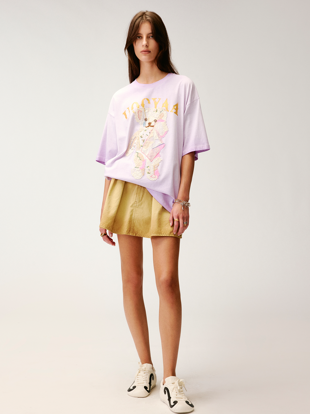 Lace appliqué embroidered T-shirt