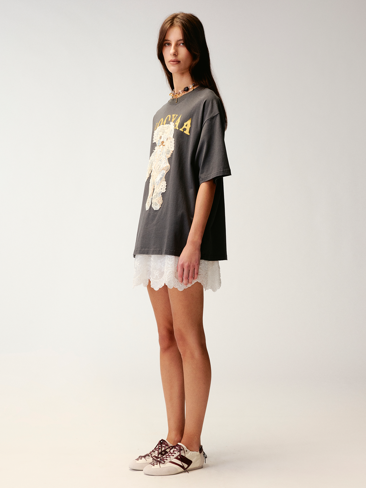 Lace appliqué embroidered T-shirt
