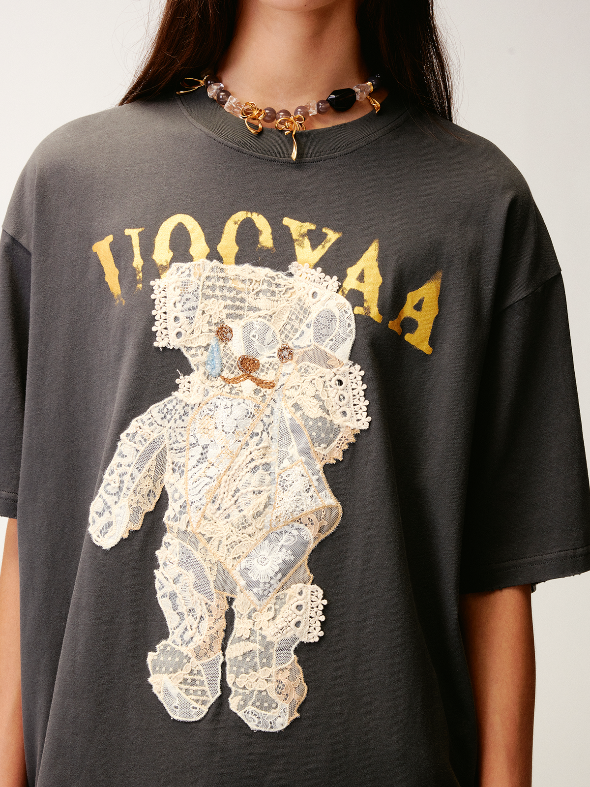 Lace appliqué embroidered T-shirt