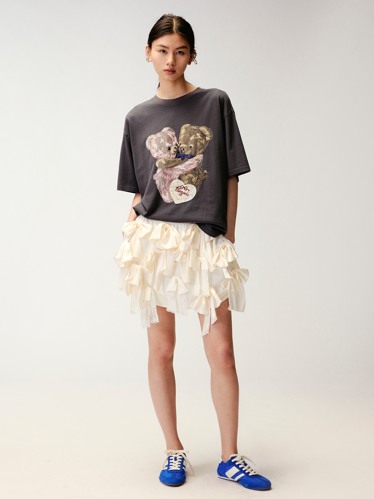 Embroidered teddy bear heart crewneck T-shirt