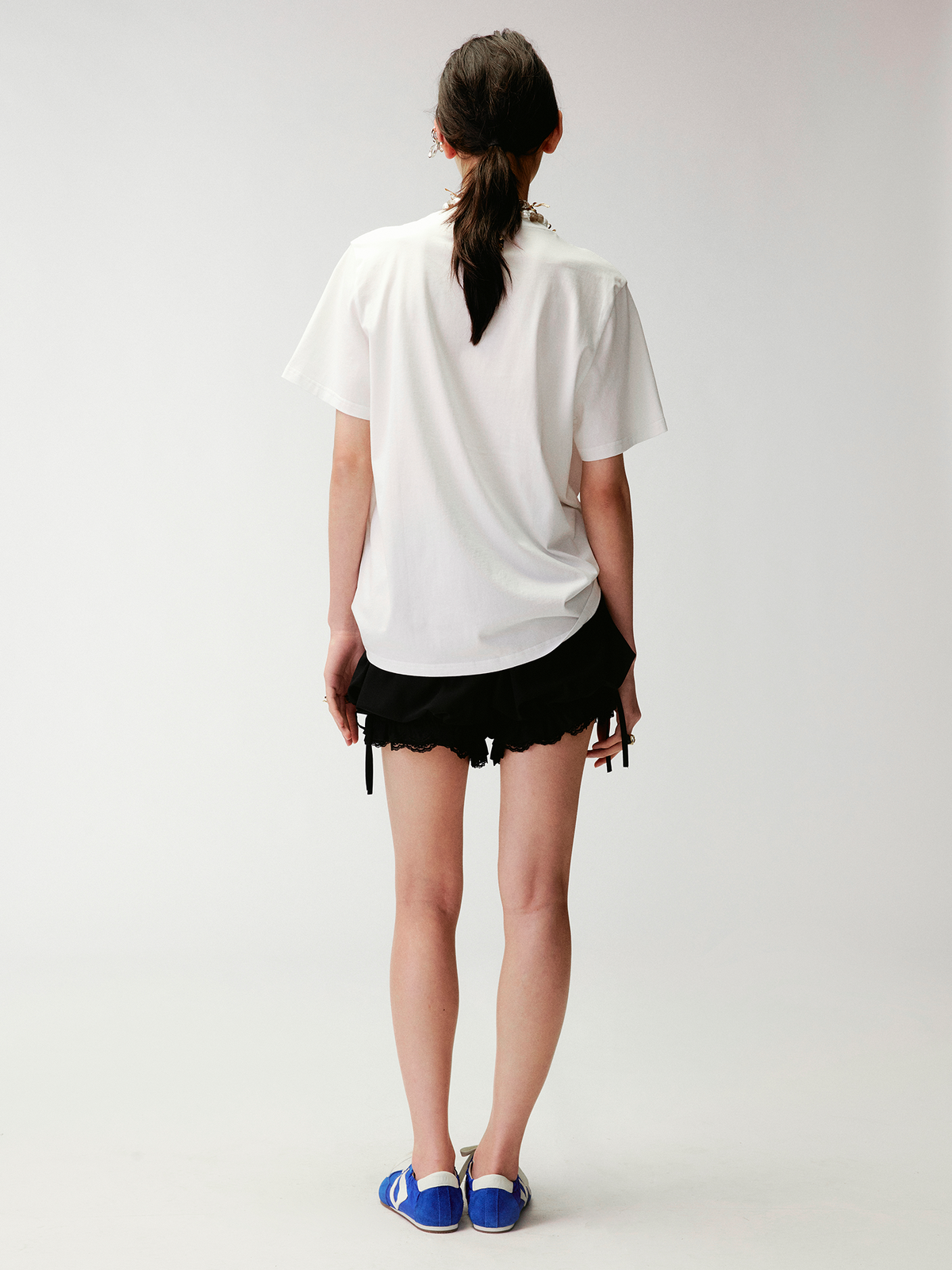 Embroidered hugging rabbit crewneck T-shirt