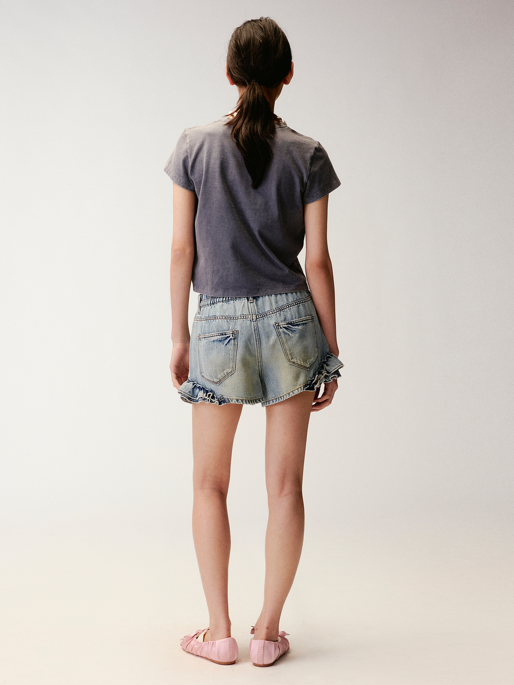 Ruffled hem denim shorts