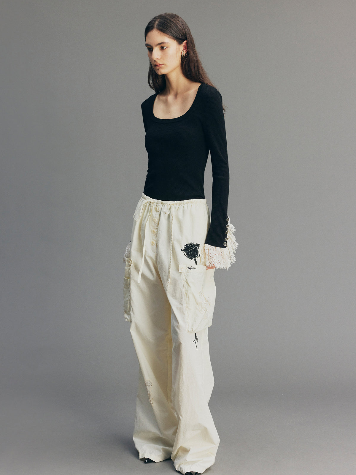 Classical Ornate Lace-Sleeve Knit Sweater