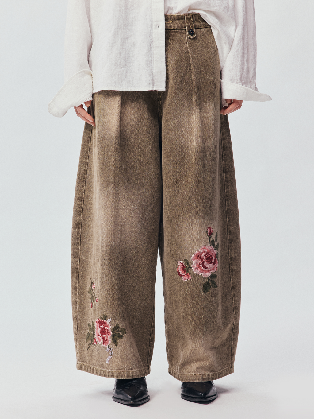 Vintage Floral-Embroidered Cropped Jeans