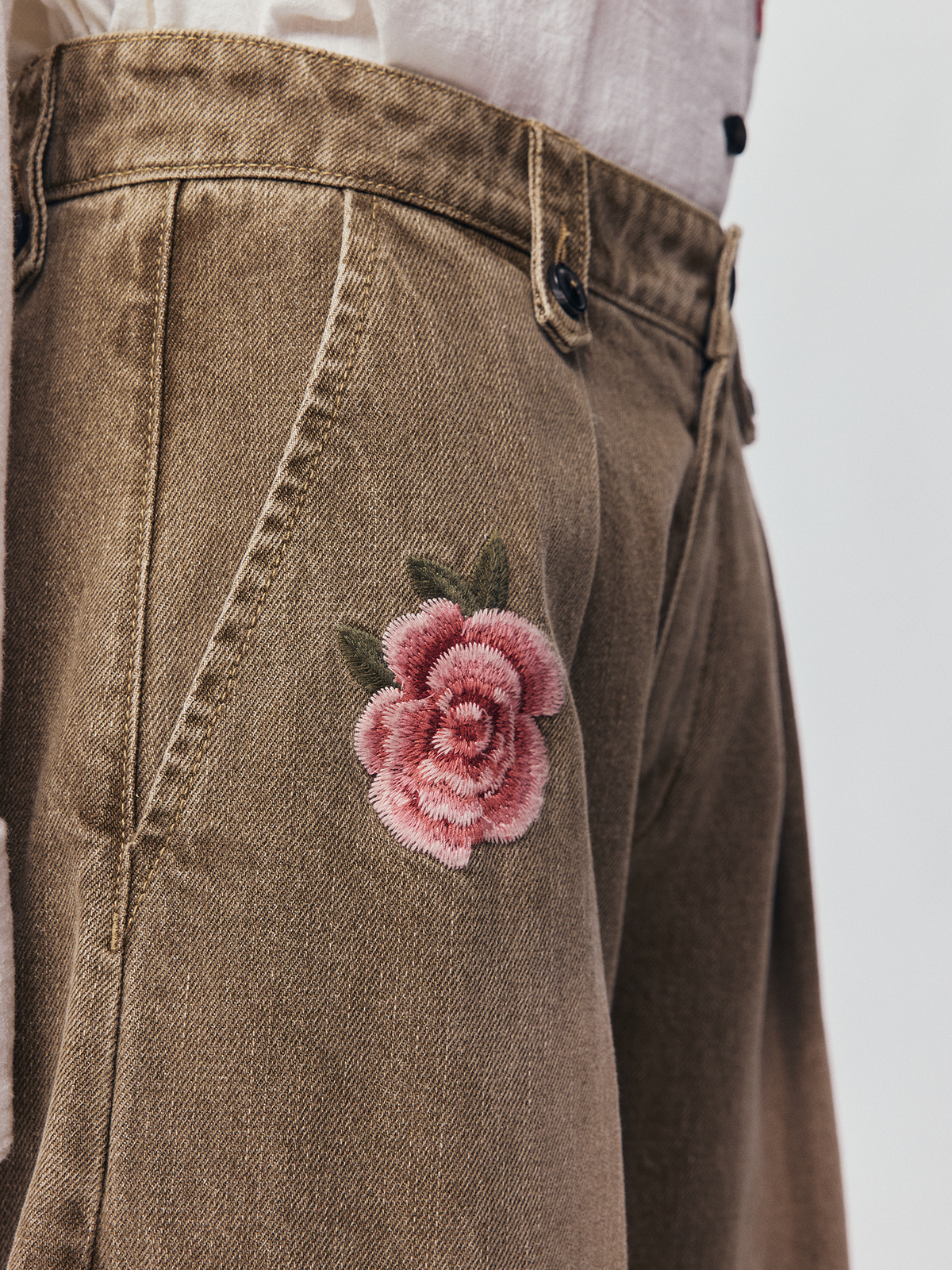 Vintage Floral-Embroidered Cropped Jeans