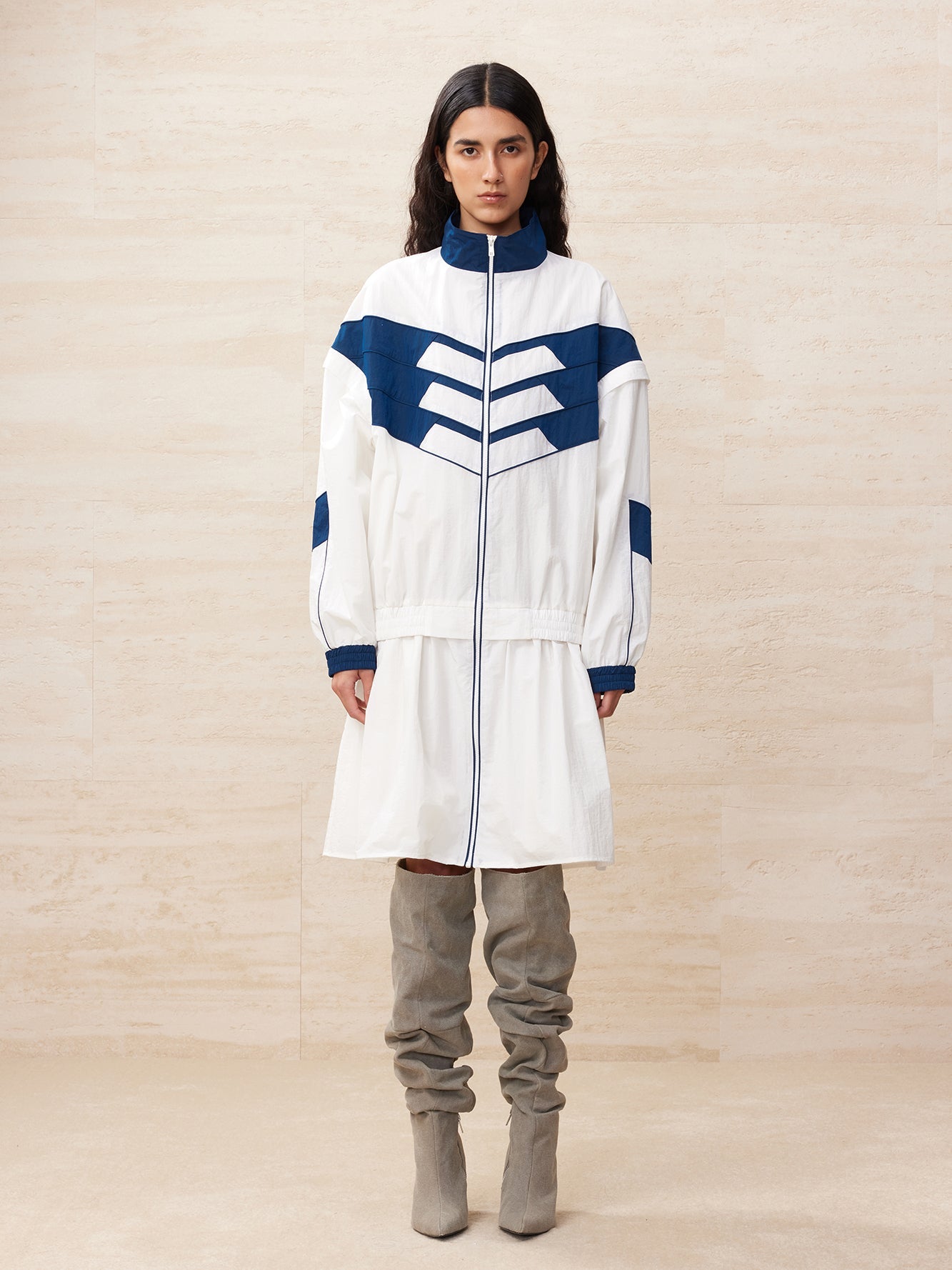 Detachable sleeves panelled dress