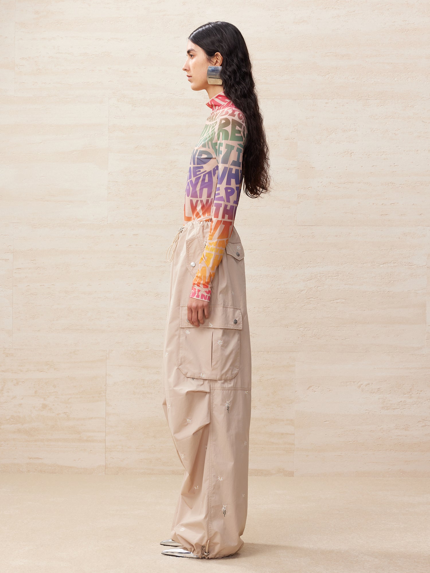 Letter graphic turtle neck long sleeved shirt